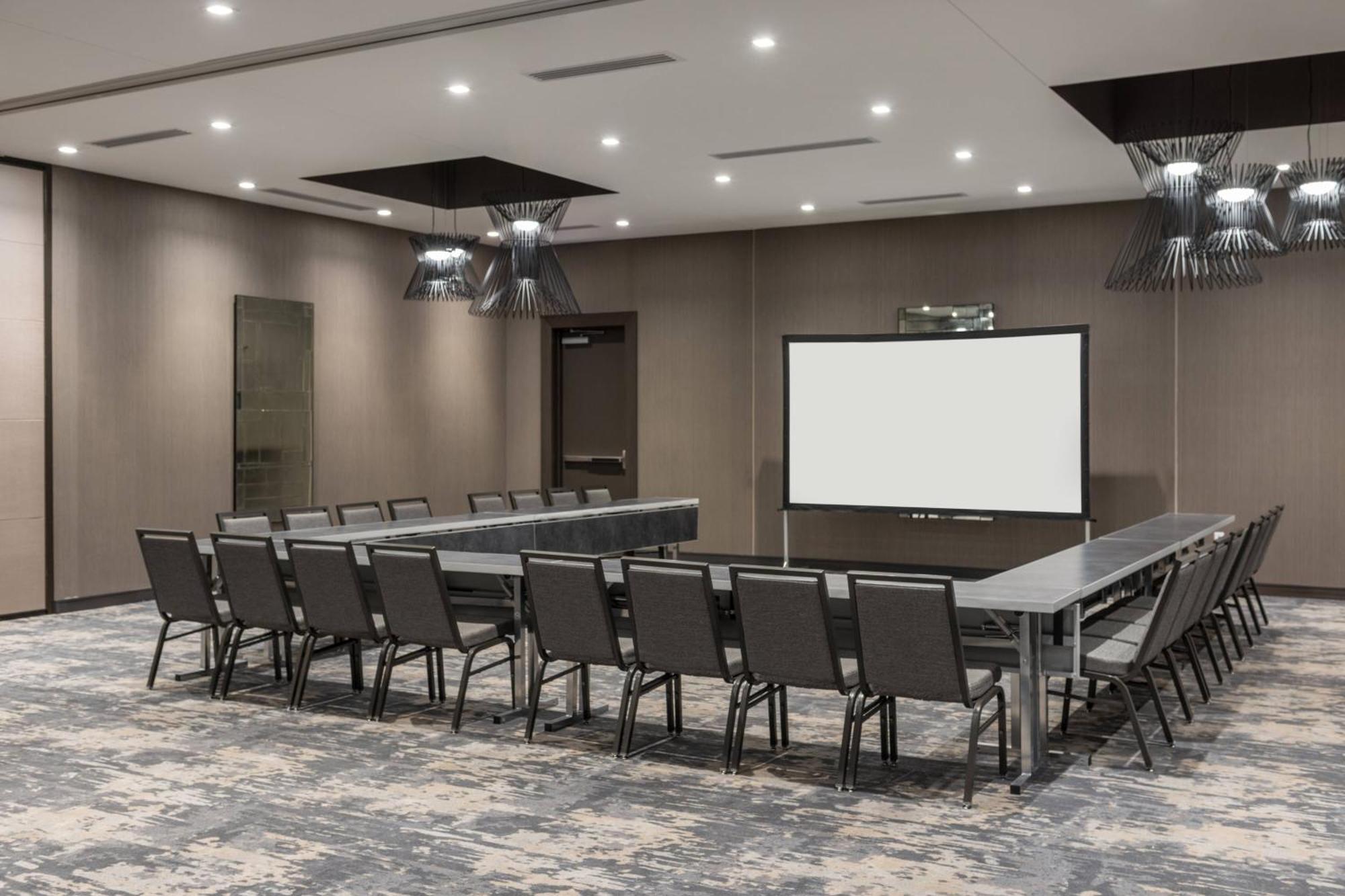 Ac Hotel By Marriott Boston Cleveland Circle Extérieur photo