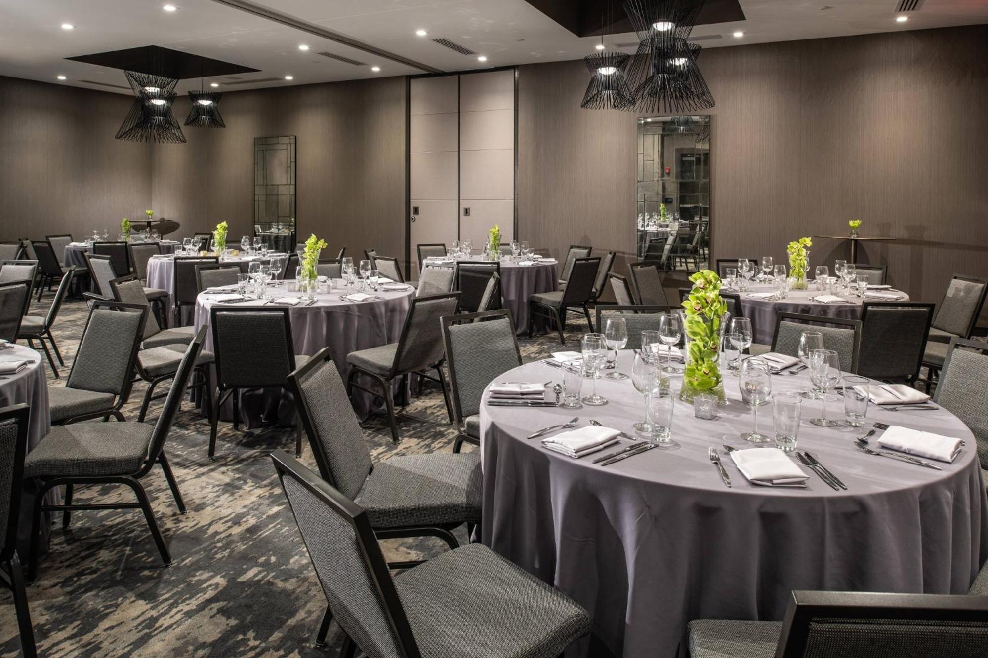 Ac Hotel By Marriott Boston Cleveland Circle Extérieur photo