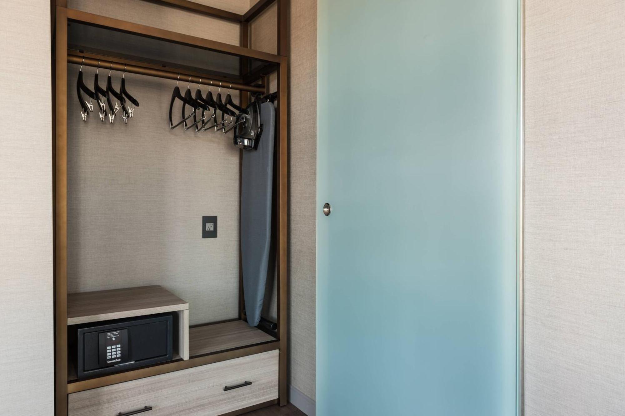 Ac Hotel By Marriott Boston Cleveland Circle Extérieur photo