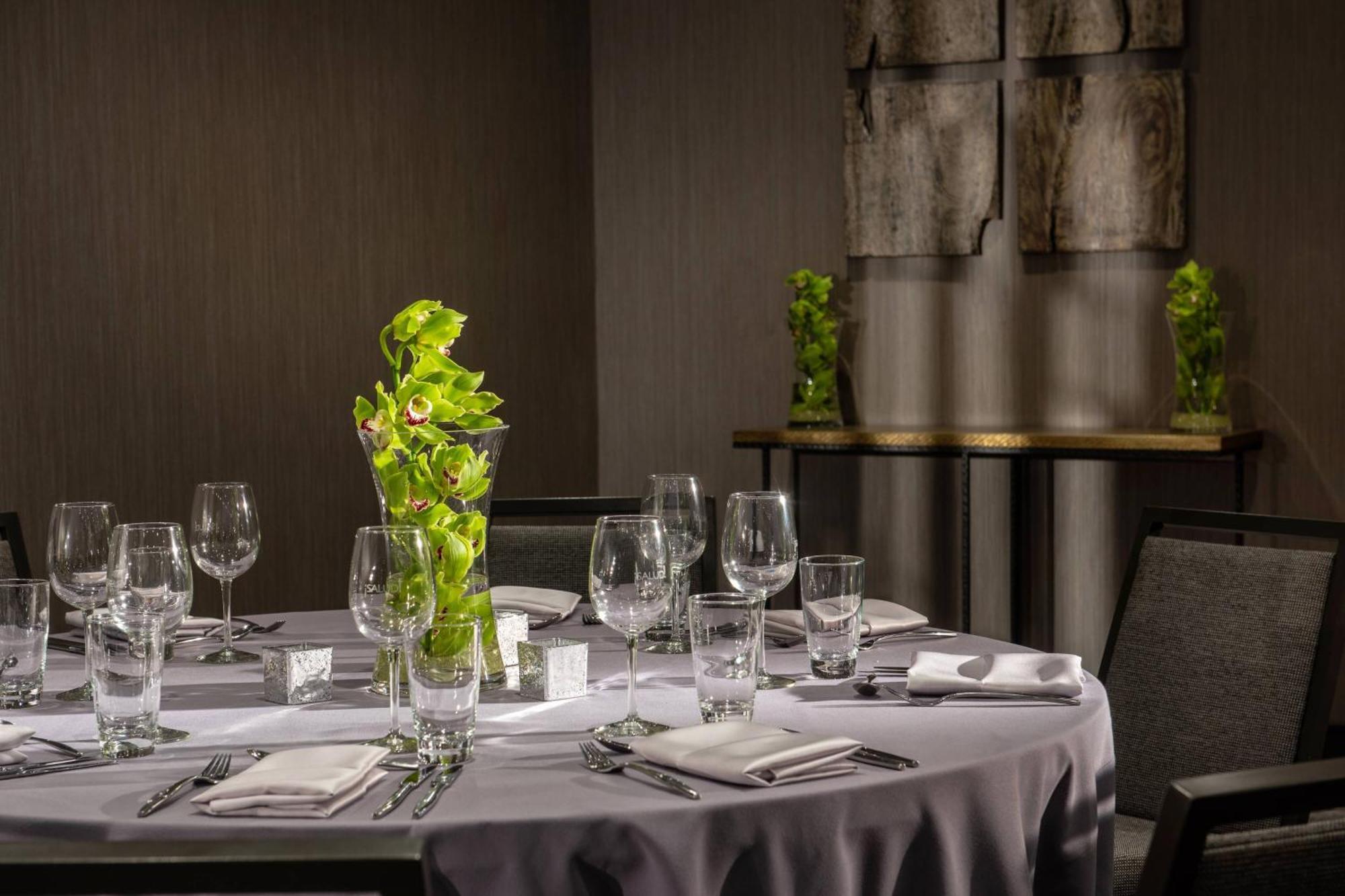 Ac Hotel By Marriott Boston Cleveland Circle Extérieur photo