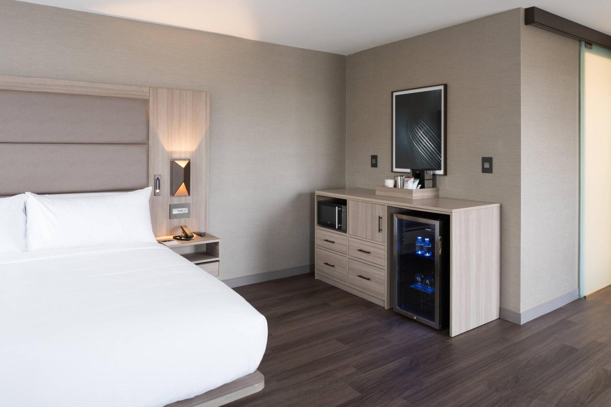 Ac Hotel By Marriott Boston Cleveland Circle Extérieur photo