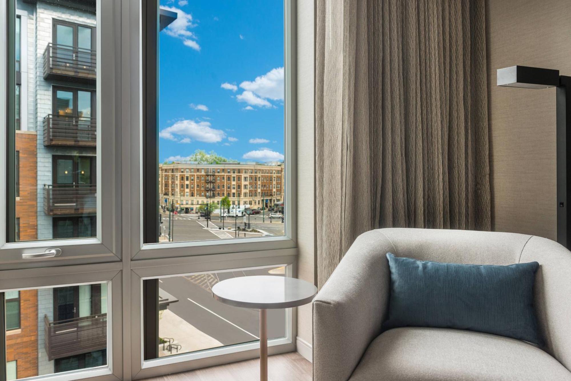 Ac Hotel By Marriott Boston Cleveland Circle Extérieur photo
