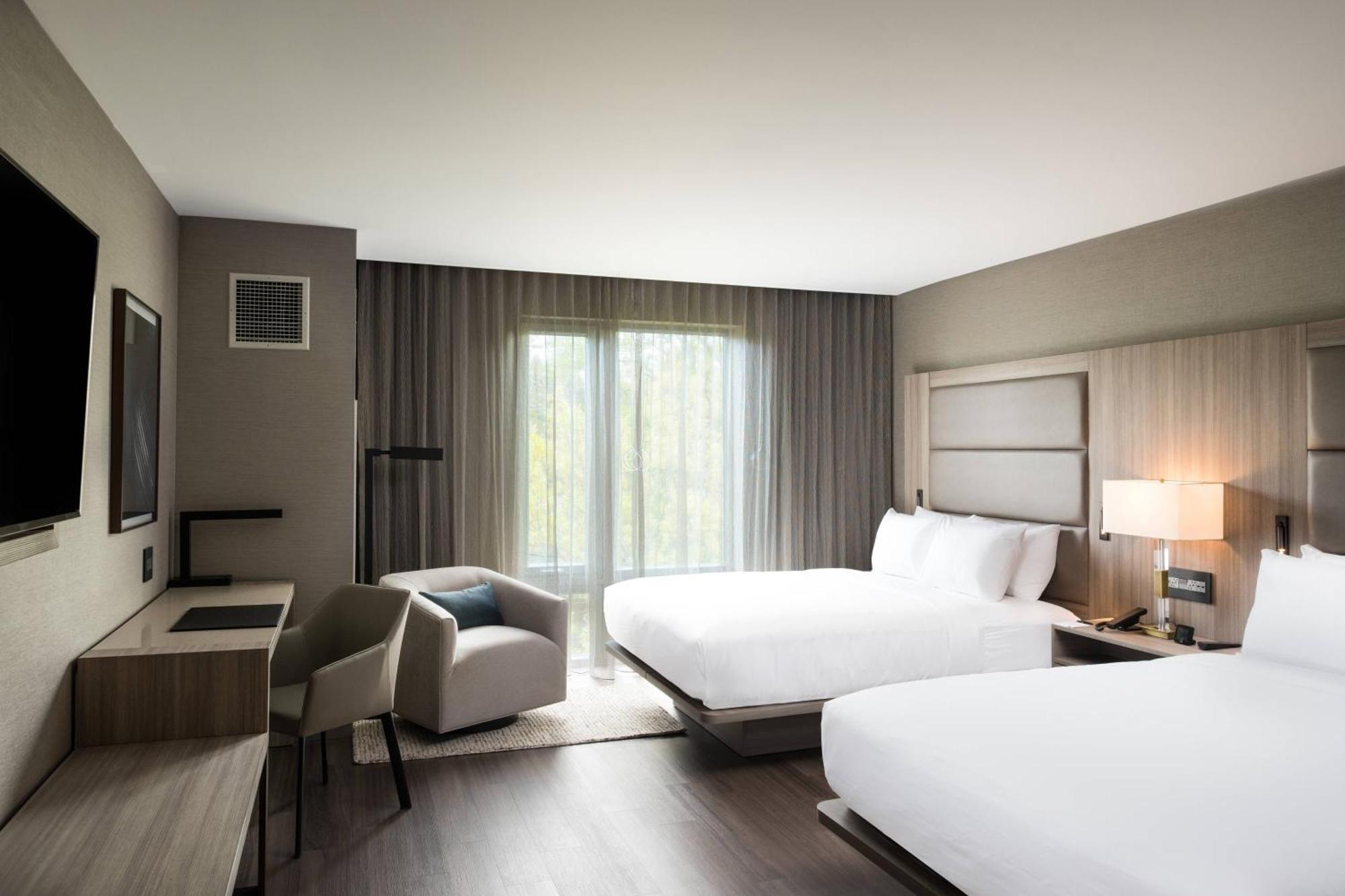 Ac Hotel By Marriott Boston Cleveland Circle Extérieur photo