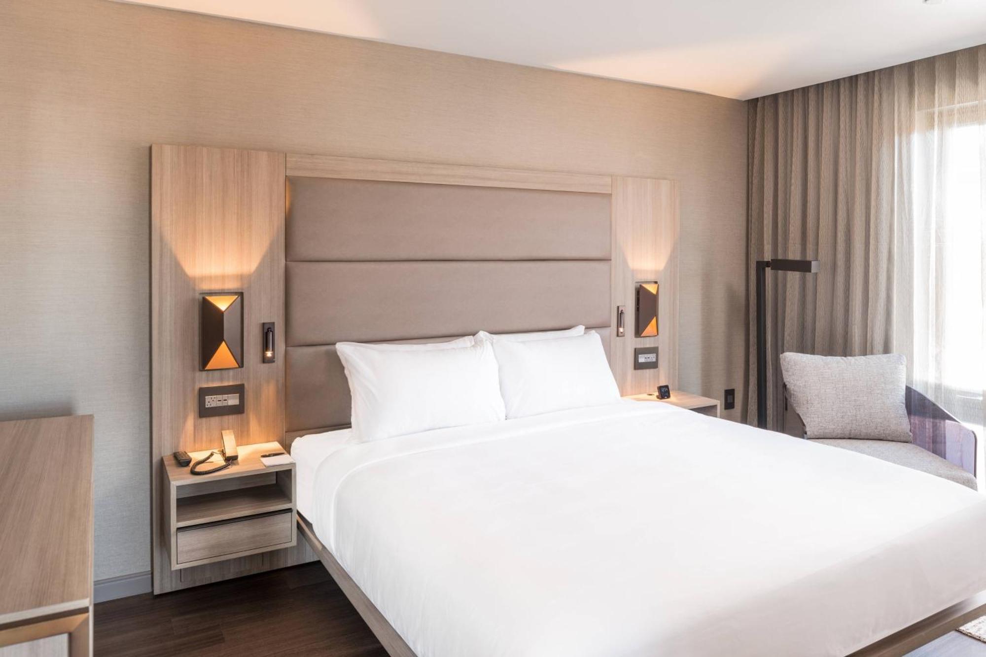 Ac Hotel By Marriott Boston Cleveland Circle Extérieur photo